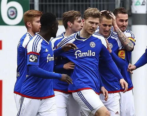  巴萨3-2力克皇马卫冕西超杯 弗里克执教再添一冠  